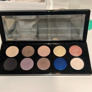 10-Color Eyeshadow Palette